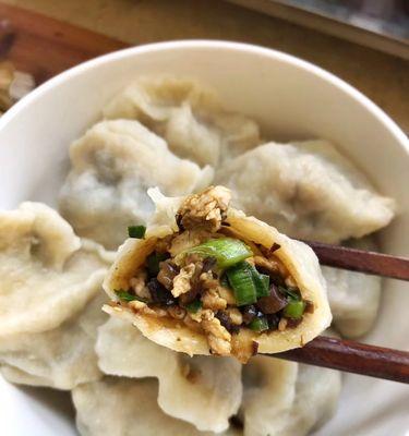 香菇韭菜的健康美味菜肴（探寻香菇韭菜的做法及营养价值）