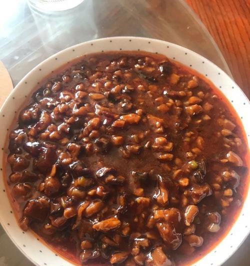 以香菇酱素为主的美食制作（香菇酱素美食的健康与美味）