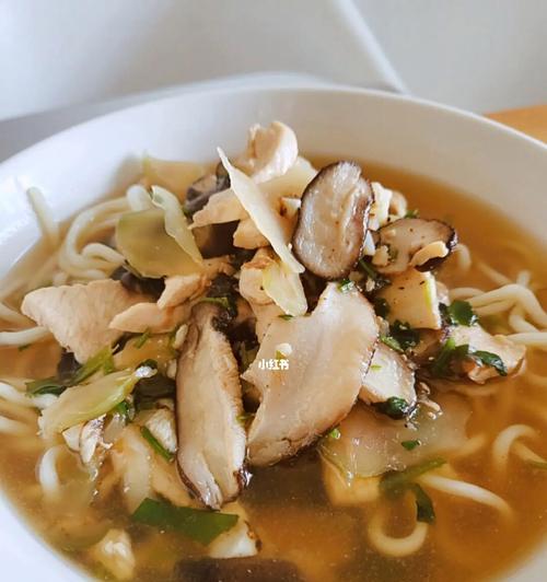 如何制作美味的香菇鸡丝汤面（简单易学）