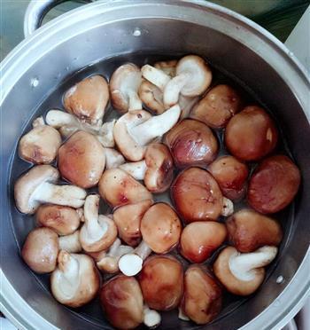 香菇鸡肉饺子制作方法详解（做出口感鲜美）