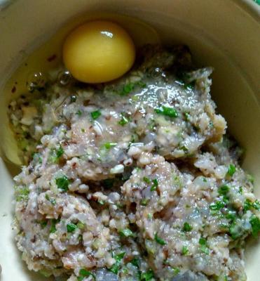 香菇鸡肉饺子制作方法详解（做出口感鲜美）
