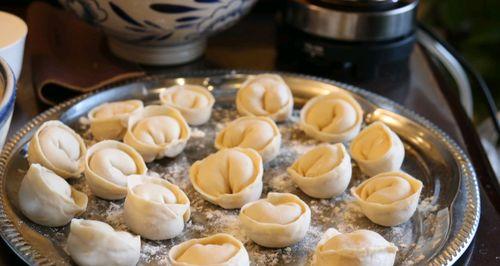 做出美味可口的虾肉饺子（15个步骤教你做一份完美的虾肉饺子）