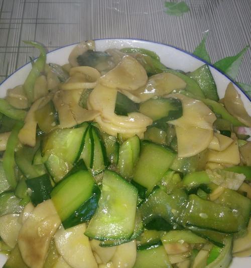 虾仁腰果炒黄瓜（清爽美味）