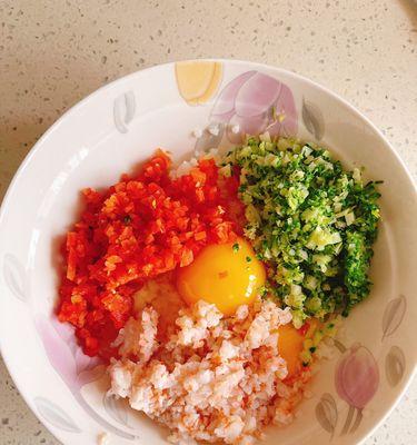 美味健康，虾仁木耳蔬菜饼的制作方法（一份营养丰富的家常小吃）