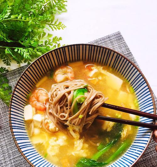 丝瓜虾仁菌菇汤的做法（清爽美味）