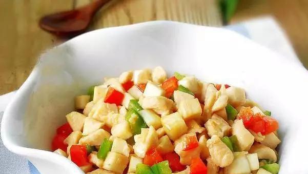 虾仁茭白炖豆腐：春季健康餐