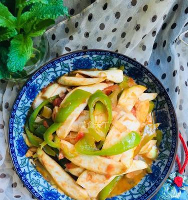 虾仁茭白炖豆腐：春季健康餐