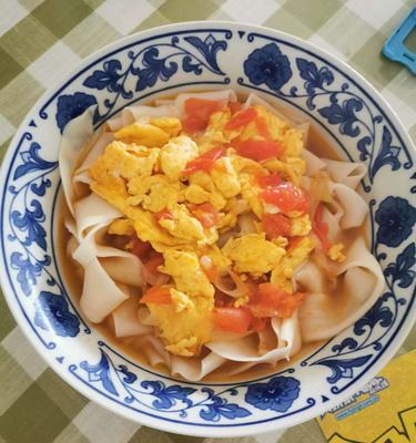 健康美味的以西红柿汁面条（做法简单易学）