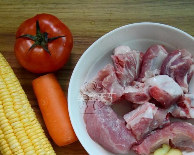 做一碗营养美味的西红柿玉米排骨汤