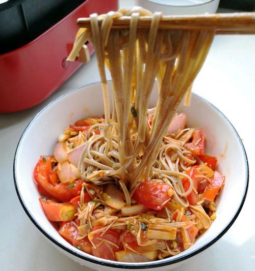 健康美味，自制以西红柿香菇面（以西红柿为主料）