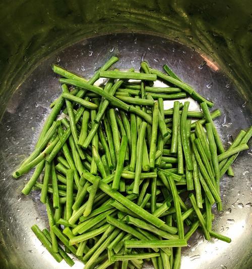 美食做法大揭秘——西红柿水煮老豇豆（健康营养又美味）