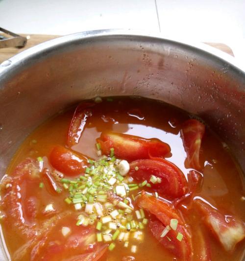 以西红柿瘦肉汤，营养又美味的佳肴（家常菜必备）