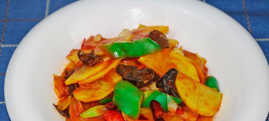 家常美食，教你做一道下饭神菜——以西红柿青椒肉丝（做法详解）
