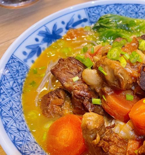 健康美味的西红柿牛肉胡萝卜面（丰富营养）