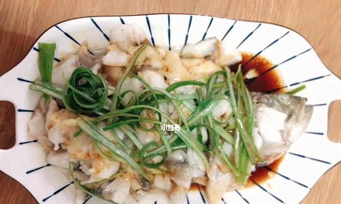 西红柿鲈鱼片的制作方法（健康营养又美味的家常菜）