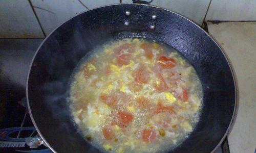 鲜美可口的家常西红柿鸡蛋汤粉（做法简单易学）