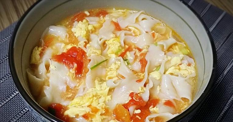 学会做一道美味的西红柿鸡蛋烩饼（家常美食）