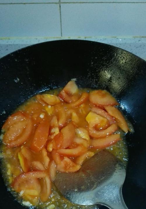 一道清爽健康的夏日菜肴，让你在家也能吃到正宗的家乡味道（一道清爽健康的夏日菜肴）