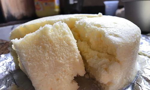无油电饭煲制作酸奶蛋糕（健康美味轻松操作）