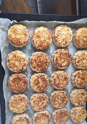 掌握乌龙酥皮肉饼的制作技巧（学习制作美味乌龙酥皮肉饼）