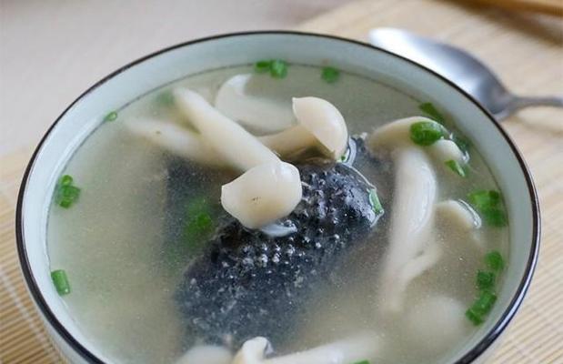 如何制作美味营养的乌鸡汤面（健康生活）