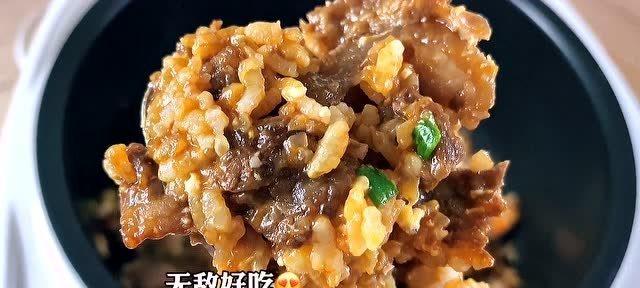 窝蛋牛肉煲饭的制作方法（如何用简单的步骤制作美味的窝蛋牛肉煲饭）