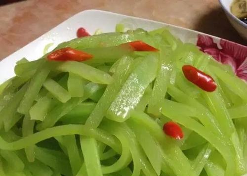 美味营养莴笋丝炒肉末的做法（家常小炒菜）