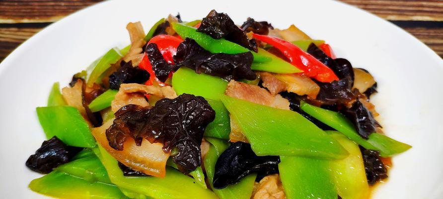 莴笋丝炒肉的做法（清爽美味）