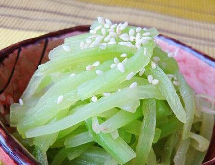 莴笋炒红椒（清爽可口的健康蔬菜菜肴）