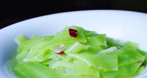 清爽美味，莴苣炒笋做法大全（用笋的鲜嫩搭配莴苣的清爽）
