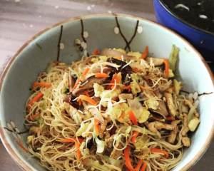 温州炒米粉——一种美味的地方小吃（掌握制作技巧）