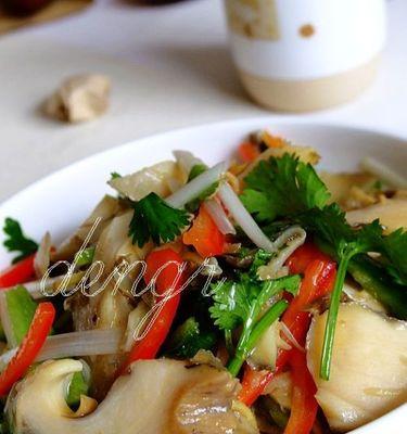 以温拌海螺为主的美食享受（一种新奇的海螺吃法）