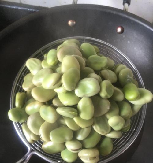 微辣蚕豆米的做法（健康美味的清淡主食）