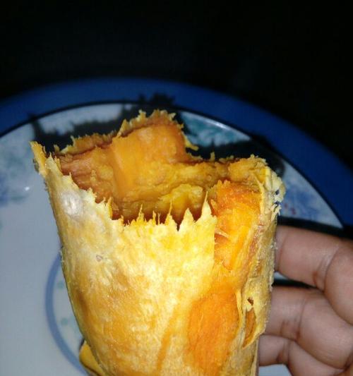 美味又健康的微波炉烤红薯制作方法（简单易学）