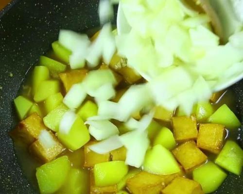 糖浆土豆的做法（让你爱上糖浆味道的美味土豆）