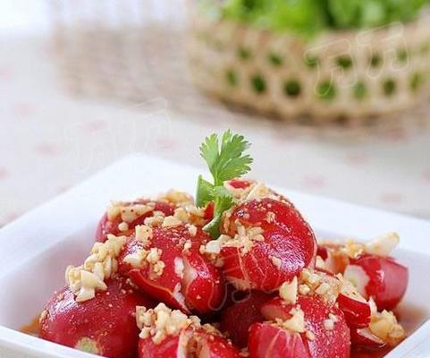 糖醋樱桃小萝卜的制作方法（健康美味的营养小菜）
