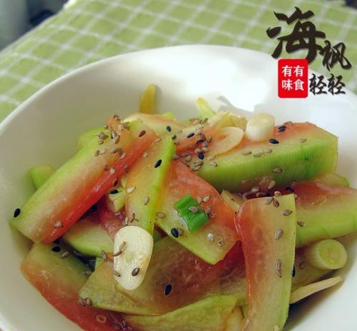 糖醋西瓜皮的美食烹饪技巧（西瓜皮美食的新尝试——糖醋西瓜皮做法）