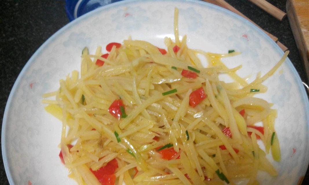 一道美味可口的糖醋土豆丝（学会做糖醋土豆丝）