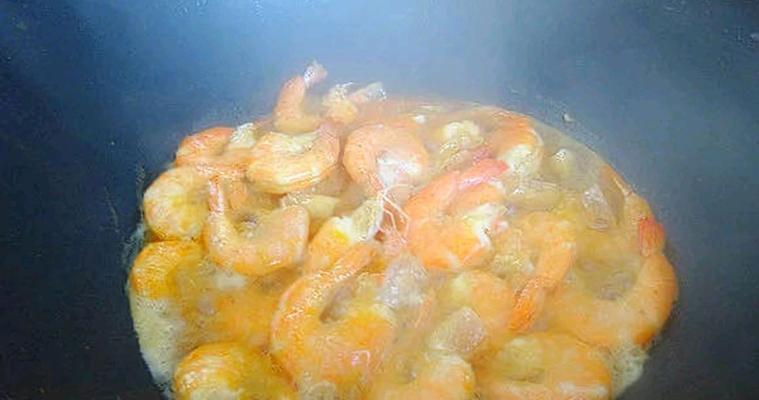 家常美食——糖醋大白虾的制作方法（口感鲜美）