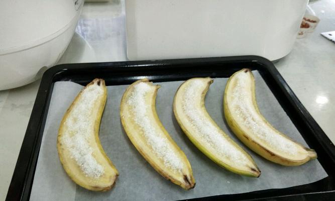 糖包烤香蕉，简单易做的美食大全（在家也能轻松制作）