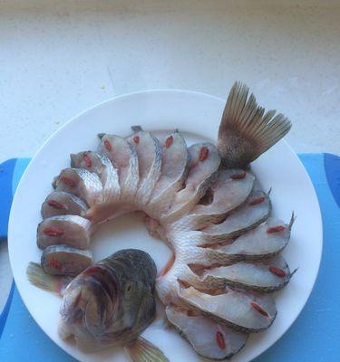 泰式蒸鲈鱼——健康美味的佳肴（掌握泰国传统烹饪技巧）