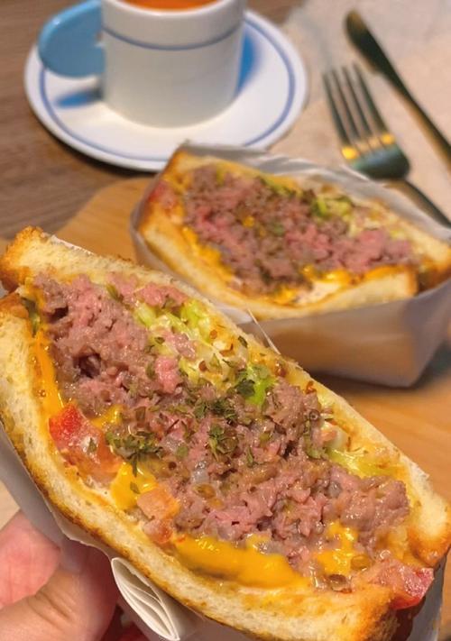 泰式风味牛肉三明治（用泰式调味料打造的美味午餐）