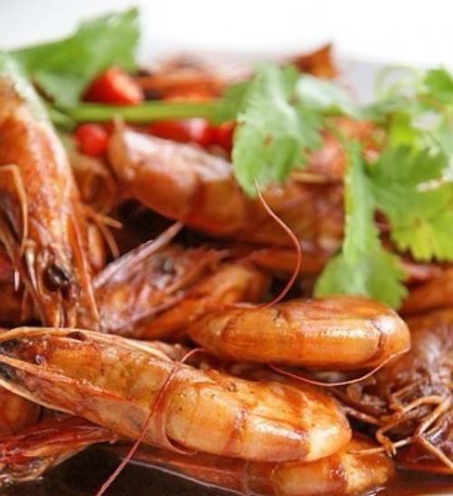 泰式酱油蒸太阳虾，一道美味可口的泰式海鲜料理（用新鲜太阳虾搭配独特的泰式酱油）