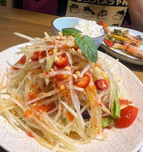 用泰式风味调味的鸡油饭（学会如何做出最正宗的泰式鸡油饭）