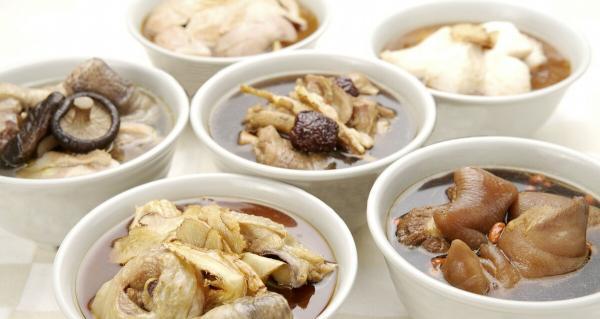 以泰国传统椰奶南疆鸡汤为主题的美食探秘（泰国美食中的经典佳肴）