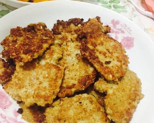 以太阳蛋肉饼为主角的美食教程（教你轻松制作美味可口的早餐佳肴）