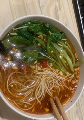 自制美味酸辣汤面（以什锦酸辣汤面为例）