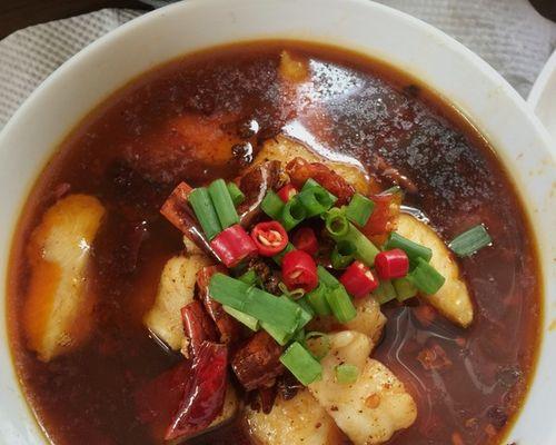 酸辣茄汁龙利鱼的制作方法（做出一道美味又健康的中式佳肴）