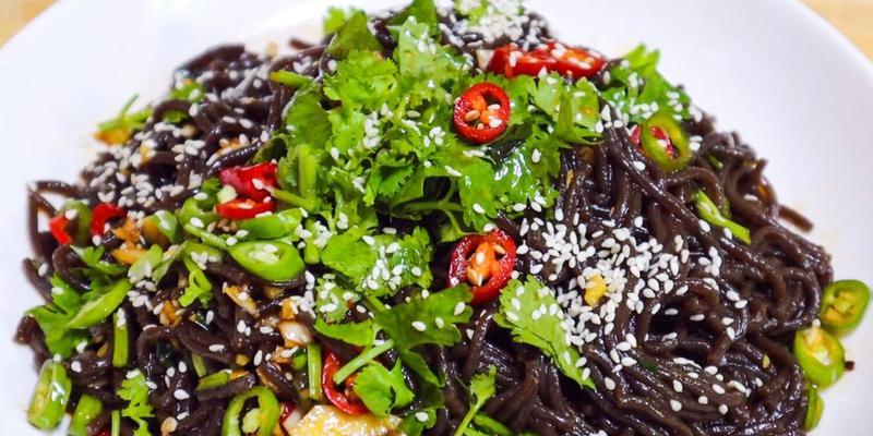 酸辣蕨根粉，鲜味飘香（打造家常美食）
