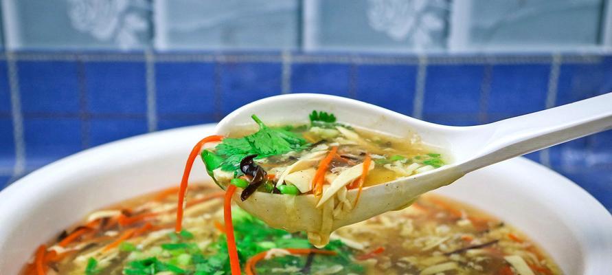 享受口感奇妙的酸辣鸡蛋汤（如何制作一碗美味的酸辣鸡蛋汤）